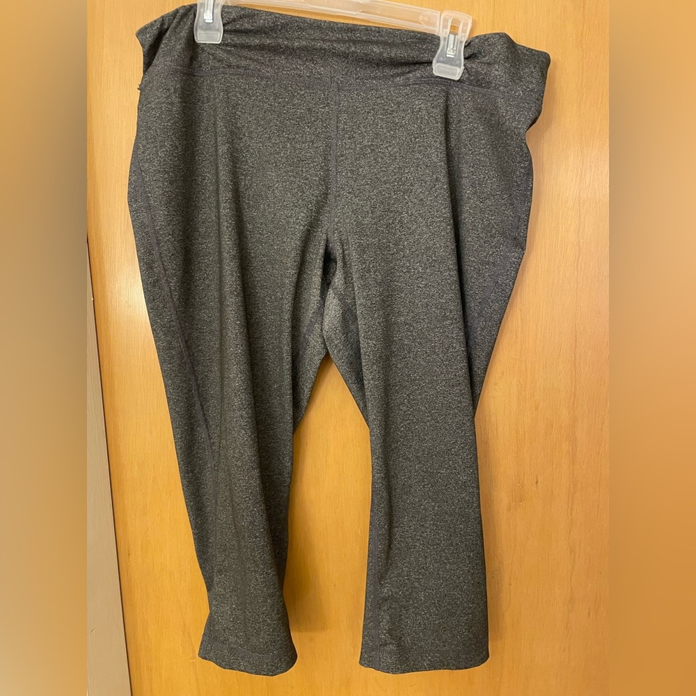 Athletic fitted crops